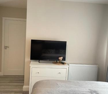 Ballitore House | Private Cozy Double Bedroom