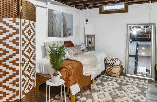 Eastwood House | PRIVATE Cozy Finished Basement with backyard oasis