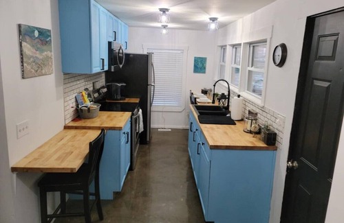 South Charleston House | Private COZY home- RAVE REVIEWS- located in charming village- 8 miles to I-70!