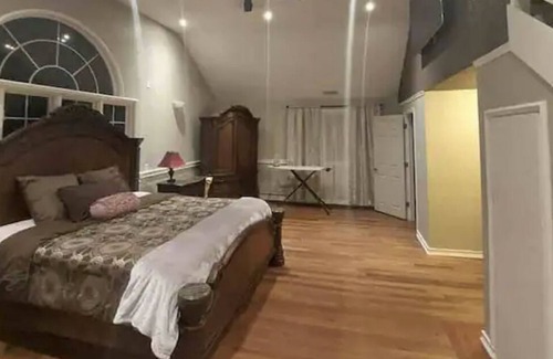 Norristown House | Private cozy home in tranquil location Norristown PA