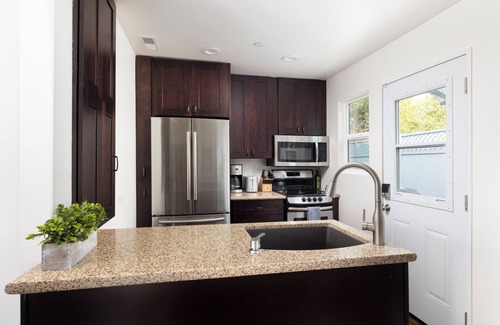 Oak Park House | Private Cozy House with 2 Bedroom, 2 Bathroom, A/C, and Near Downtown