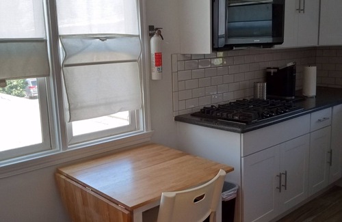 South Wrigley Apartment | Private, cozy-newly remodeled