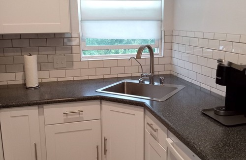 South Wrigley Apartment | Private, cozy-newly remodeled