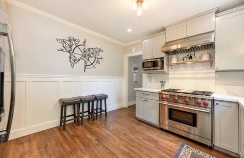 Central Sacramento House | Private, Cozy, Quiet, Luxury, Mins to Hospital, Park, Restaurants & Coffee Shop