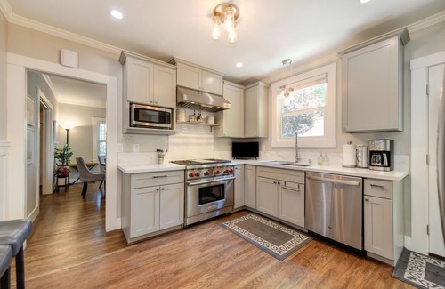 Central Sacramento House | Private, Cozy, Quiet, Luxury, Mins to Hospital, Park, Restaurants & Coffee Shop
