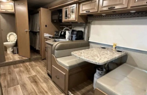 Ludlam House | Private Cozy RV Very central walking to shopping store/near FIU Pet Friendly .