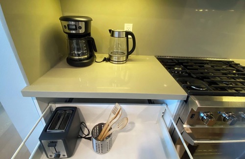 Wilshire Center Condo | Private Cozy Spacious Condo Unit with Gym— Walk distance to market