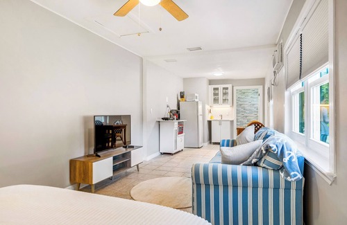 Rock Ridge Apartment | Private cozy studio in sunny Vero Beach. Centrally located to all amenities.
