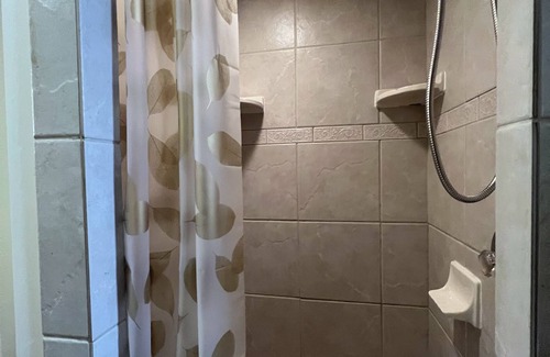 East Windsor House | Private & Cozy Vintage Suite