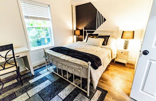Athens Bed & Breakfast | Private & Cozy whole basement suite in peaceful Athens with AC, WiFi, and pool