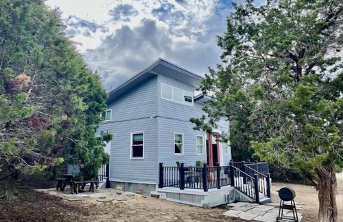 Austin House | Private Cute Home w/Loft in Scenic Hill Countryn