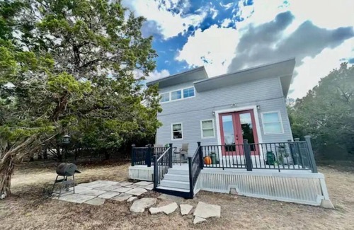 Austin House | Private Cute Home w/Loft in Scenic Hill Countryn