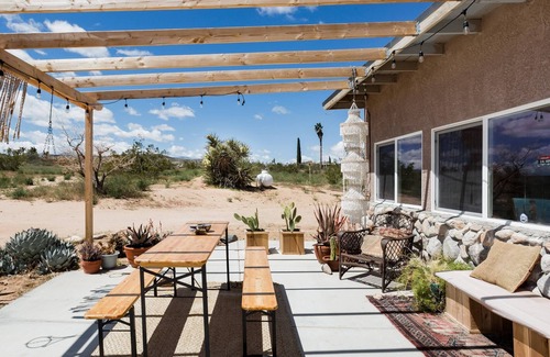 Yucca Valley Cottage | Private desert cabin with hot tub & breathtaking views near Joshua Tree. Relax under starry skies, cook in the spacious kitchen, or explore nearby Pioneertown, La Copine, and endless desert trails.