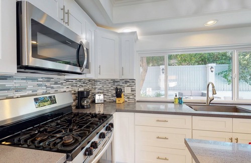 The Mesa House | Private Desert Gem W/Private Pool/Spa, Gourmet Kitchen & More - Dogs OK