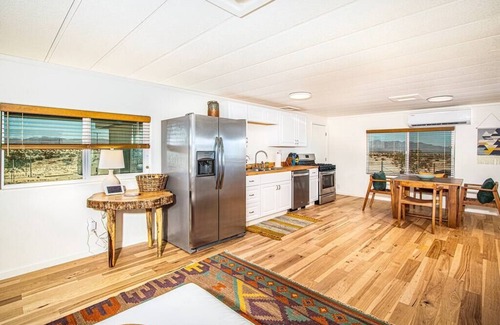 Wonder Valley House | Private Desert Retreat with Rock Tub -3 BR/2Bath