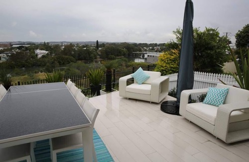 Tighes Hill House | Private Designer Oasis - City Views - Pool