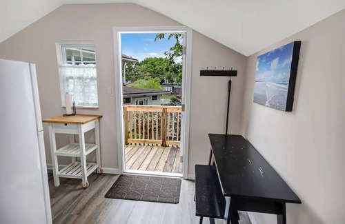 Murray Hill Apartment | Private Detached Guesthouse, walking distance to Murray Hill's Shopping & eating
