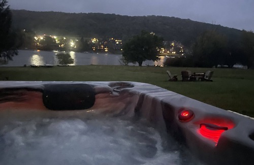 McHenry Cabin | Private Dock, Hot Tub, Lakefront, Play Set, Large yard, Fire Pit, gas fireplace