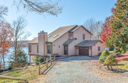 Moneta House | Private Dock Lake Views & Outdoor Fun