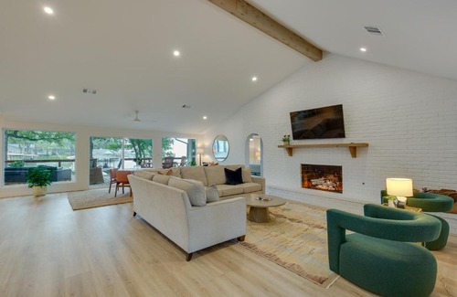 Cedar Creek Reservoir House | Private Dock Lakefront Enchanted Oaks Retreat