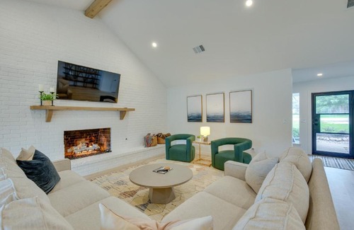 Cedar Creek Reservoir House | Private Dock Lakefront Enchanted Oaks Retreat