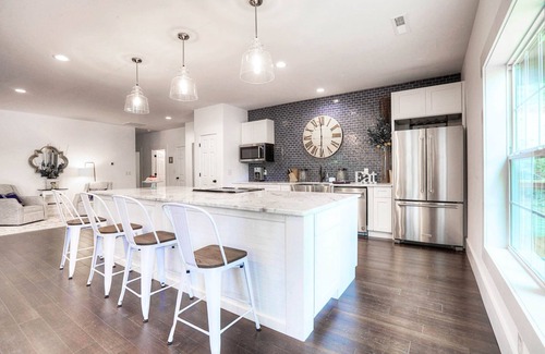 Pittsburg House | Private dock! Low traffic LAKEFRONT now booking for 2025!