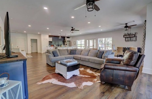 Pittsburg House | Private dock! Low traffic LAKEFRONT now booking for 2025!