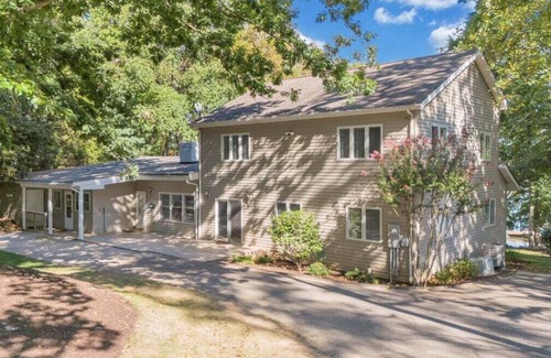 Smith Mountain Lake House | Private Dock, Sleeps 18!