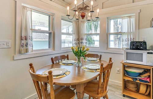 Saratoga Springs House | Private Dock: Lakefront Gem on Saratoga Lake