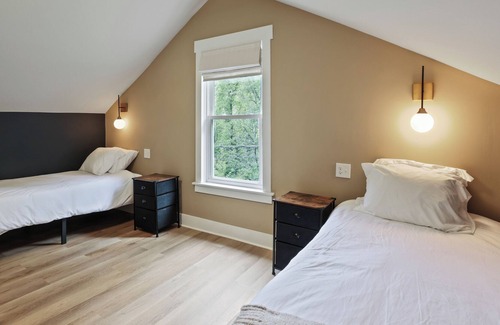 Roseland Cottage | Private, Dog Friendly Cottage Near Route 151 + Wintergreen
