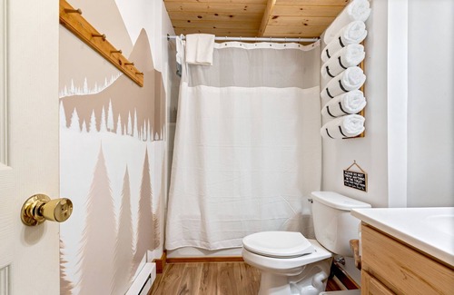 Bethel Cabin | Private dog-friendly lodge with hot tub, mountain views, and fenced-in yard