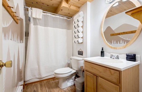 Bethel Cabin | Private dog-friendly lodge with hot tub, mountain views, and fenced-in yard