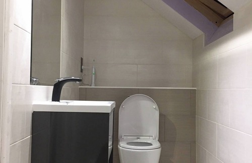 King's Lynn House | Private Double Room With New En-suite Shower Room