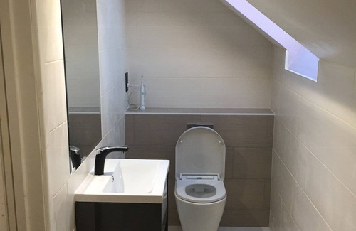 King's Lynn House | Private Double Room With New En-suite Shower Room