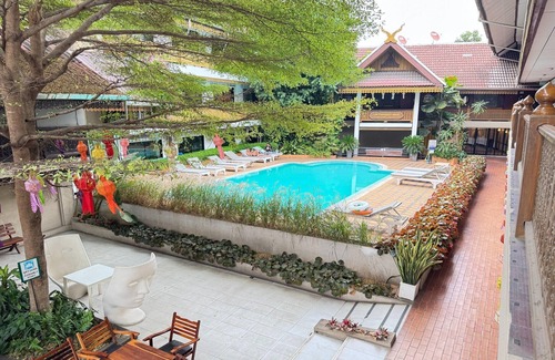 Su Thep House | Private Double with Shared Bath | Budget Pick