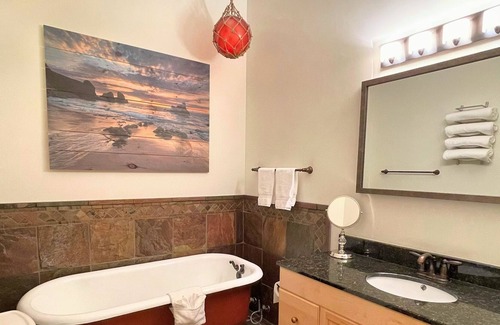Regional District of Nanaimo Apartment | Private Downtown Living minutes away restaurants and waterfront!