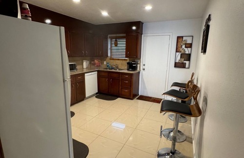 Southeast Houston House | Private Duplex #4 -Centrally Located - New Listing