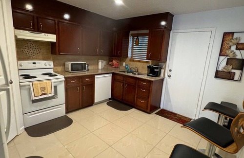 Southeast Houston House | Private Duplex #4 -Centrally Located - New Listing