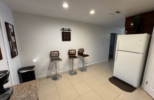 Southeast Houston House | Private Duplex #4 -Centrally Located - New Listing