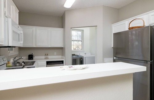 Euless House | Private Duplex Retreat - Minutes to DFW & Shops