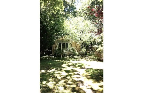 East Hampton North House | Private East Hampton Cottage, 5 min. Bike to ocean beaches, EH & Amag. villages