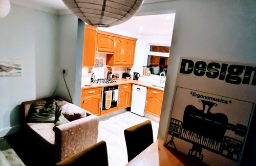 Woodingdean House | Private Entire House - 3 Bedrooms, Garden, Parking