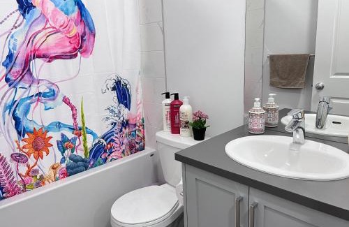Northwest Calgary House | Private Entire Townhouse Retreat Close to Lake