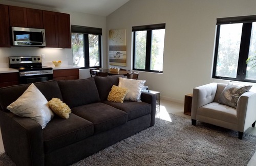 Cardiff-by-the-Sea Apartment | Private entrance 1 bedroom flat close to the beach in a quiet neighborhood