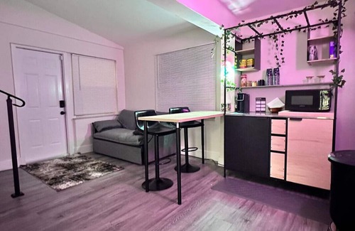 West Little Havana Condo | Private Entrance 1bedroom Suite!