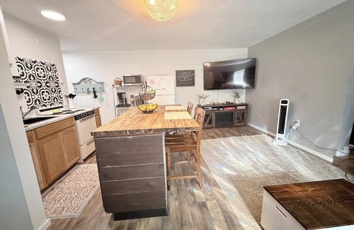 Burns Bed & Breakfast | Private Entrance Guest Suite Apartment