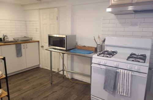 Ingleside Apartment | Private Entrance, Cozy 1-Bedroom Apartment, Full Kitchen, Backyard