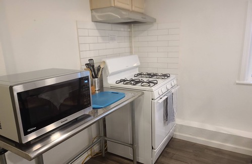 Ingleside Apartment | Private Entrance, Cozy 1-Bedroom Apartment, Full Kitchen, Backyard