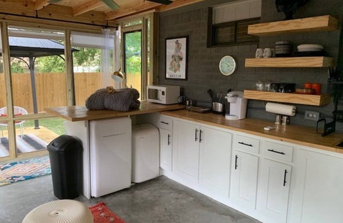 Buckingham Ridge House | Private Entry - Bright & Airy 1 B/R, Bath with Kitchen Sun Room + Deck