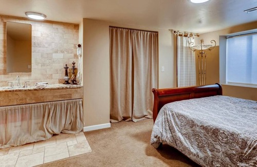 Castle Rock Apartment | Private entry "mother in law" apt